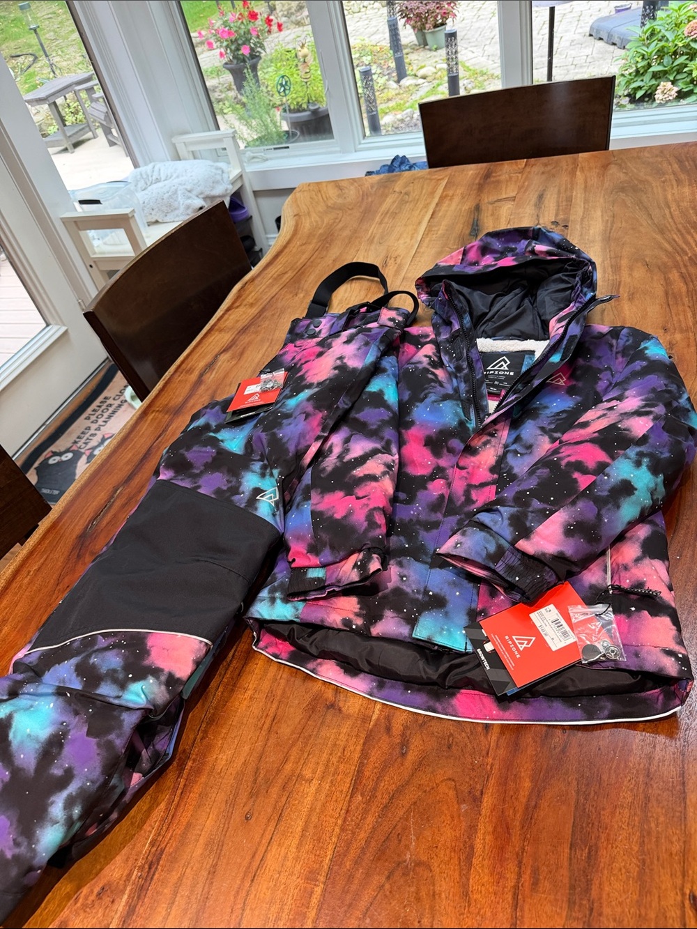 Ripzone snow suit.Kids' Galaxy Print Hooded Jacket& snow pants.